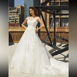 Pronovias Bromo Wedding Dress